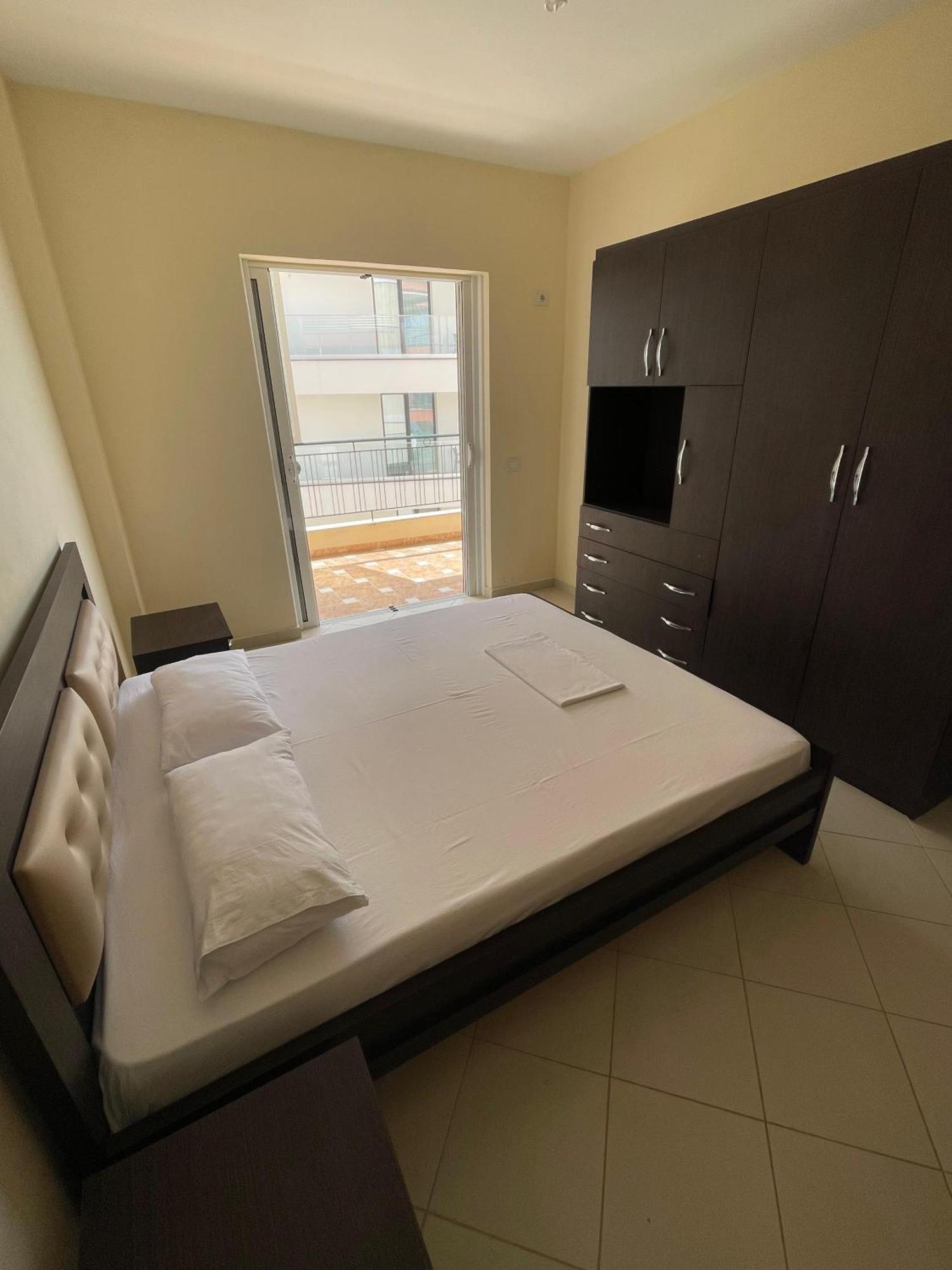 Lovely 3-Bedroom Apartment Rei Sarandë Exterior foto